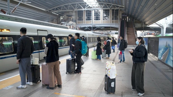 Κίνα: Ετήσια αύξηση 9,6% κατέγραψαν τα επιβατικά ταξίδια με τον σιδηρόδρομο τον Απρίλιο