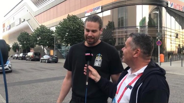 Μπόγρης: «Φοράω κόκκινα γυαλιά… η καρδιά μου θέλει τον Ολυμπιακό στον τελικό»