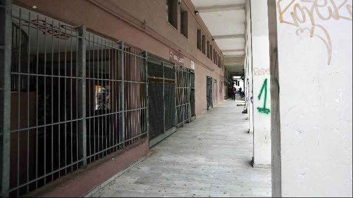 Ο Δήμος Κηφισιάς για τη σχολική πόρτα που έπεσε σε μαθητή