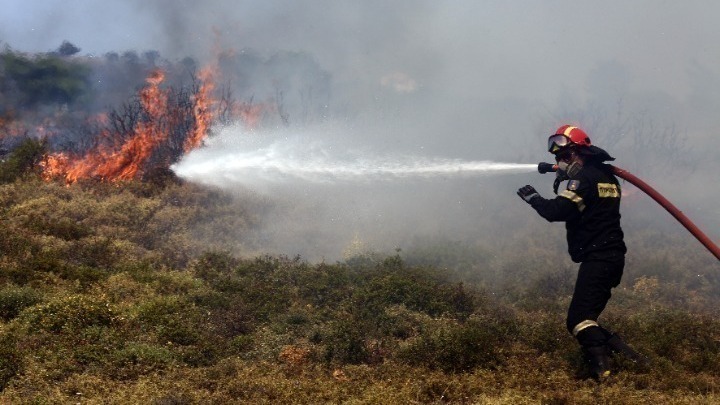 Οριοθετήθηκε η πυρκαγιά σε χαμηλή βλάστηση στο Δημολάκι Κερατέας