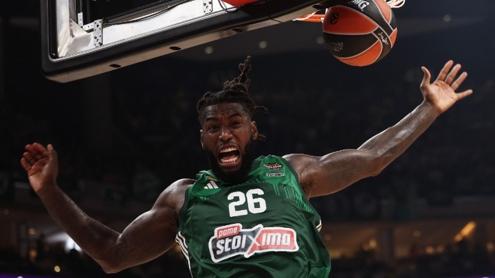 «Πάτησε» τη Φενέρ (73-57) και πάει για το 7ο «αστέρι»