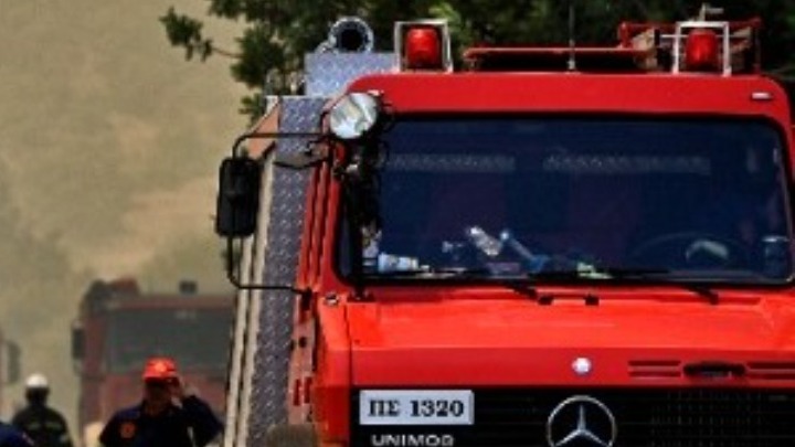 Υπό μερικό έλεγχο η πυρκαγιά σε χαμηλή βλάστηση στον Ασπρόπυργο