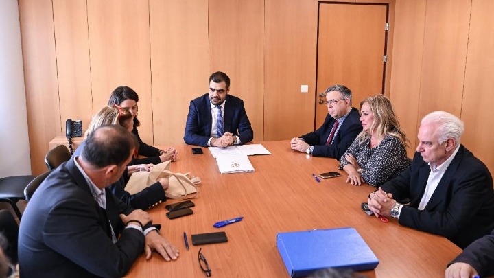 Υπογραφή Συλλογικής Σύμβασης Εργασίας δημοσιογράφων που απασχολούνται στο Δημόσιο, τα ΝΠΔΔ, τους ΟΤΑ, τη ΓΓΕΕ, την ΕΡΤ και το ΑΠΕ-ΜΠΕ