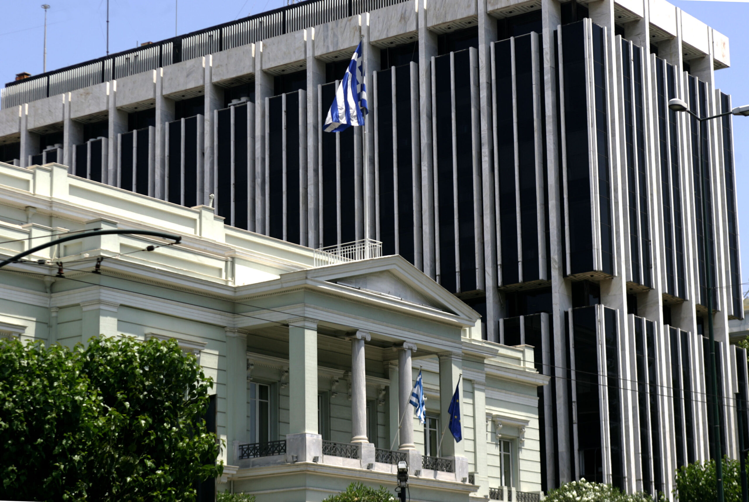 Επίθεση του ΥΠΕΞ στην πρόεδρο της Βόρειας Μακεδονίας: «Η πράξη της παραβιάζει κατάφωρα τη Συμφωνία των Πρεσπών»