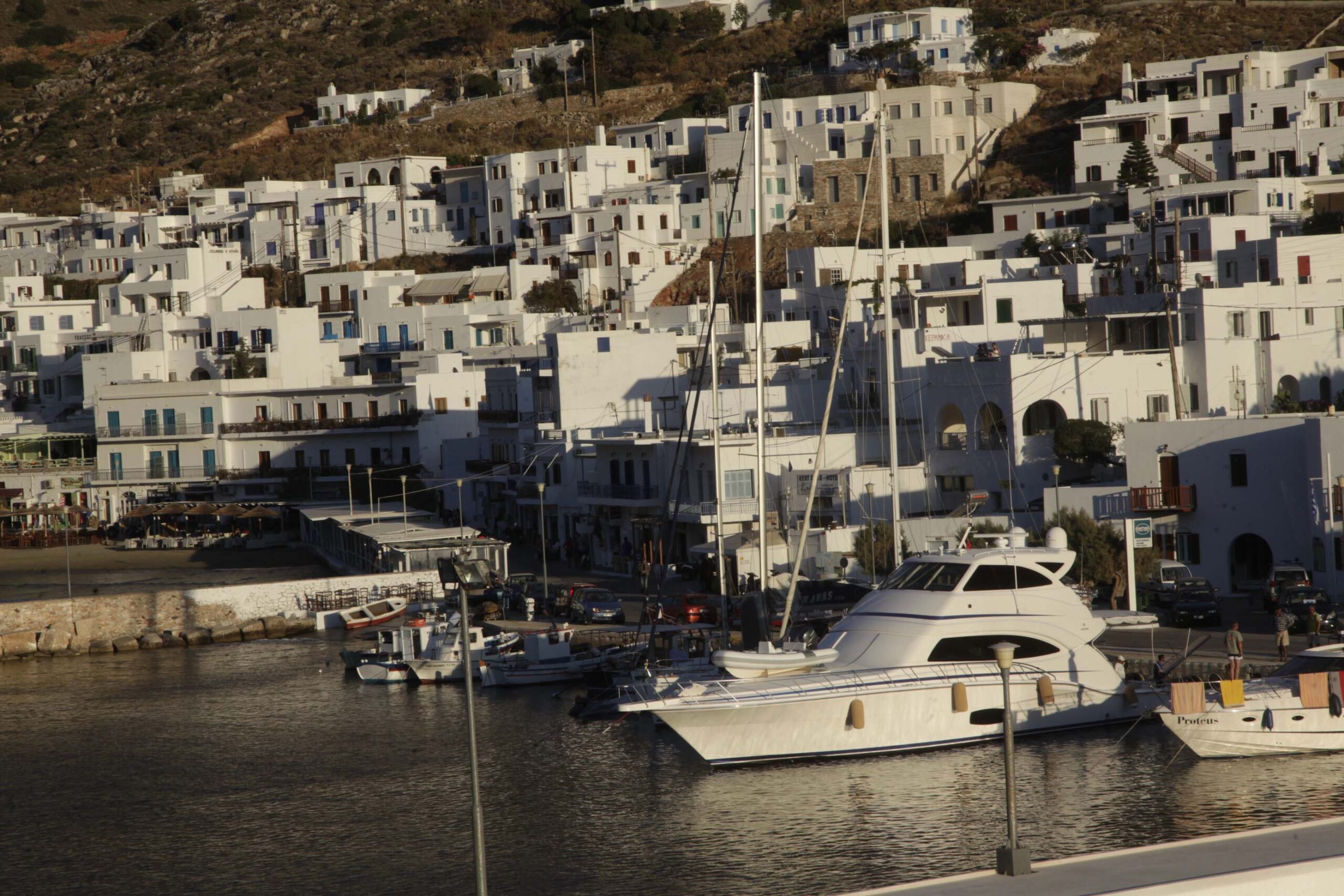 Σίφνος | Έκκληση για ελικόπτερο στο νησί – Υποστελεχωμένο το περιφερειακό ιατρείο