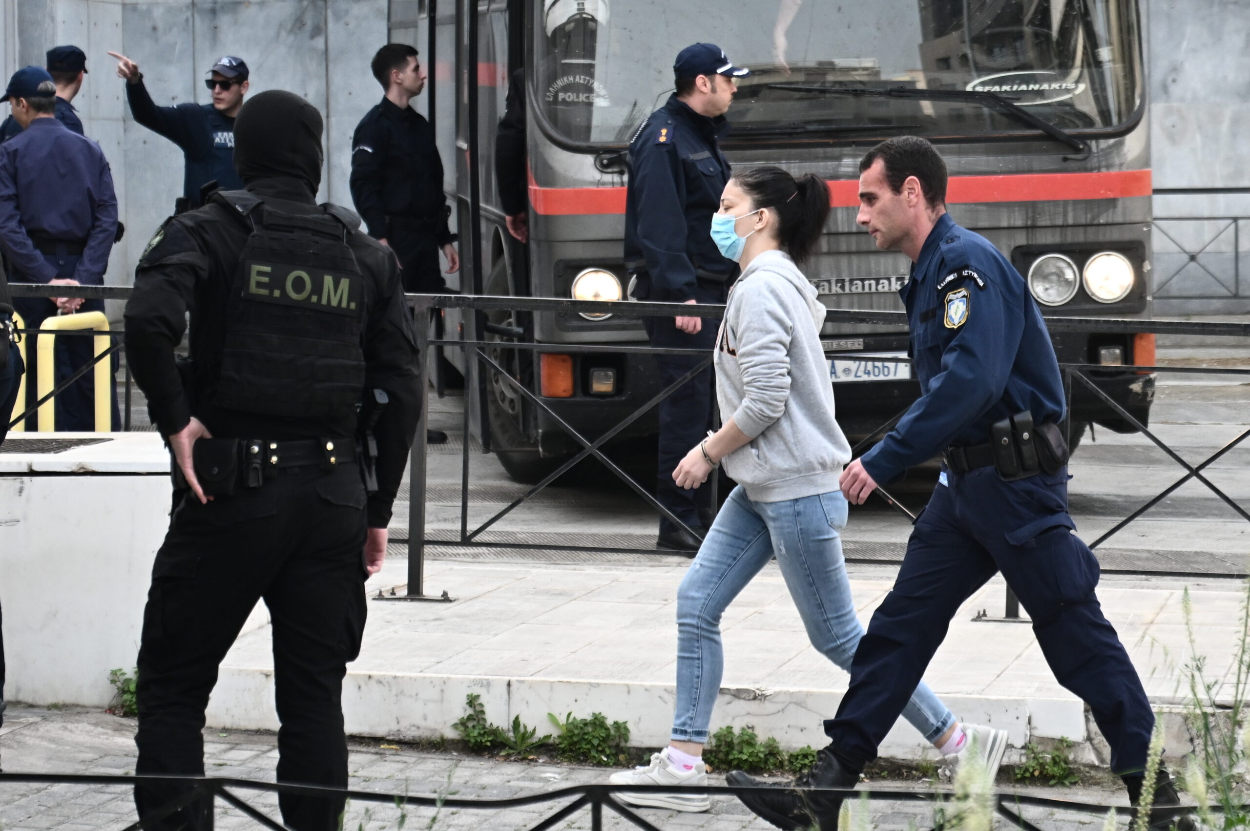Μητέρα της 12χρονης από τον Κολωνό | Δεν θέλω να με εκπροσωπεί νομικά ο Απόστολος Λύτρας