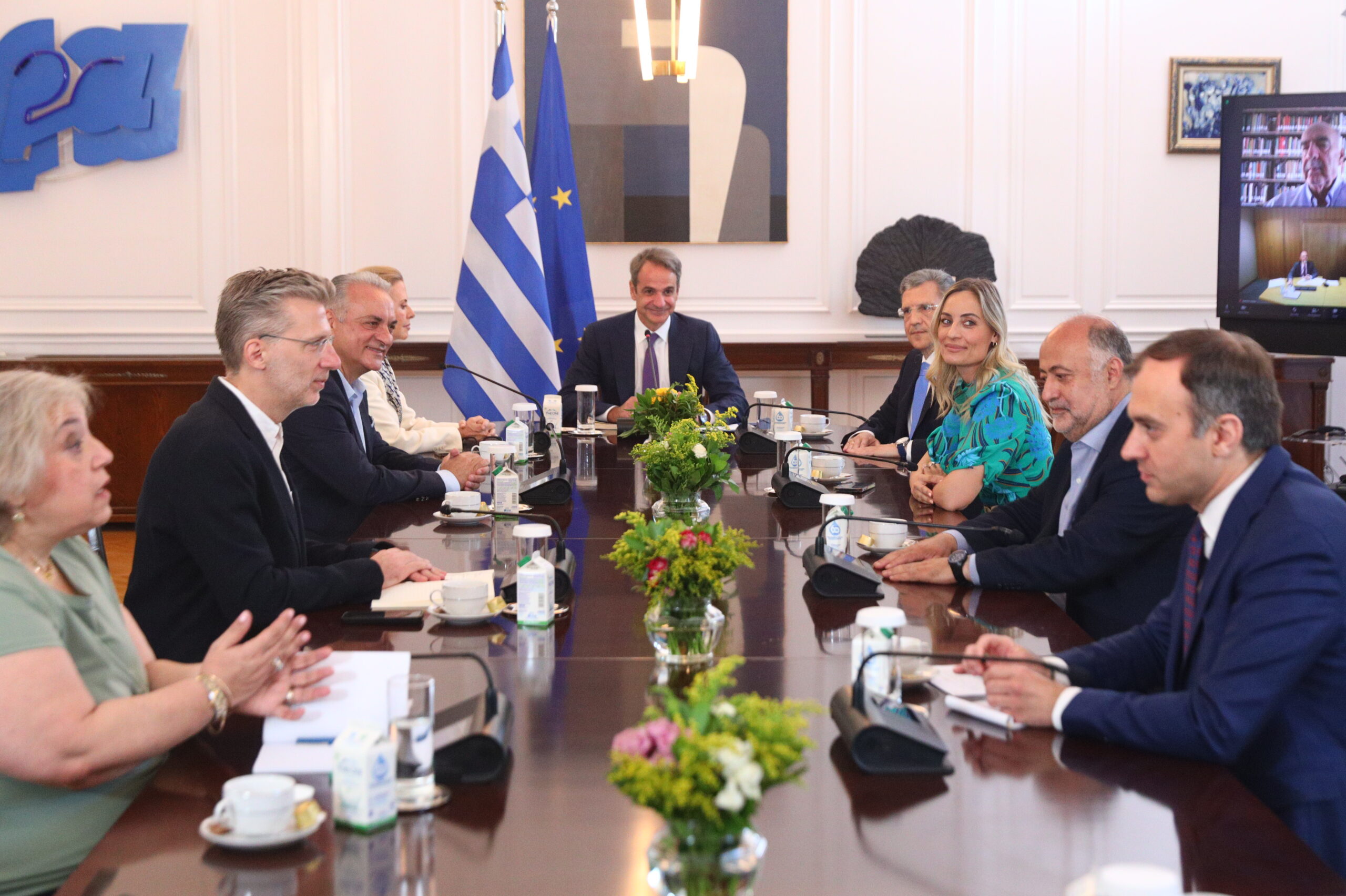 Ο Κυριάκος Μητσοτάκης συναντήθηκε με τους νέους ευρωβουλευτές (ΕΙΚΟΝΕΣ)
