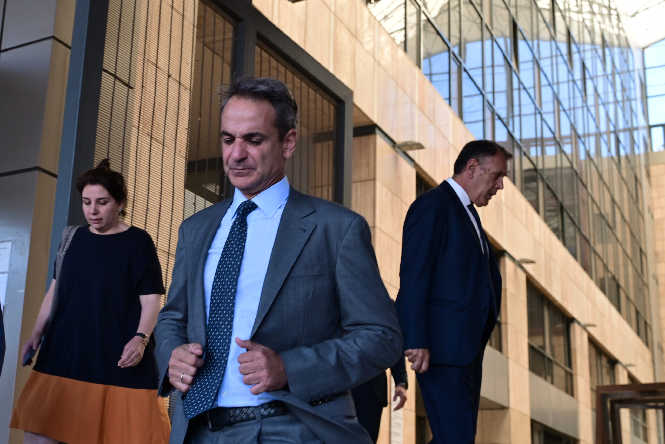 Η πρώτη ευθεία αμφισβήτηση Μητσοτάκη και το «όχι» στην Σακελλαροπούλου