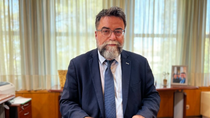 Β. Οικονόμου: Λεωφορείο χωρίς κλιματισμό δεν θα κυκλοφορεί – Έρχονται τα νέα λεωφορεία