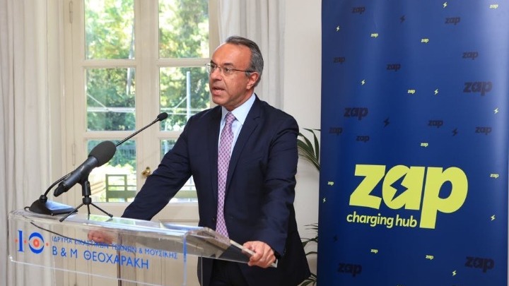 Χρ. Σταϊκούρας: «Επιπλέον κίνητρα στους αυτοκινητιστές για ηλεκτρικά οχήματα ταξί»