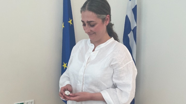 ΕΙΔΙΚΟ ΘΕΜΑ Γερμανία: Η Ελλάδα στην προεδρία των “Αρχείων Άρολσεν” – Ρολόι πρώην κρατουμένου σε στρατόπεδο συγκέντρωσης των ναζί παραδόθηκε στην εγγονή του