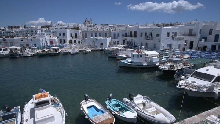 Η Πάρος ανάμεσα στους τρεις καλύτερους καλοκαιρινούς προορισμούς παγκοσμίως, σύμφωνα με το Forbes