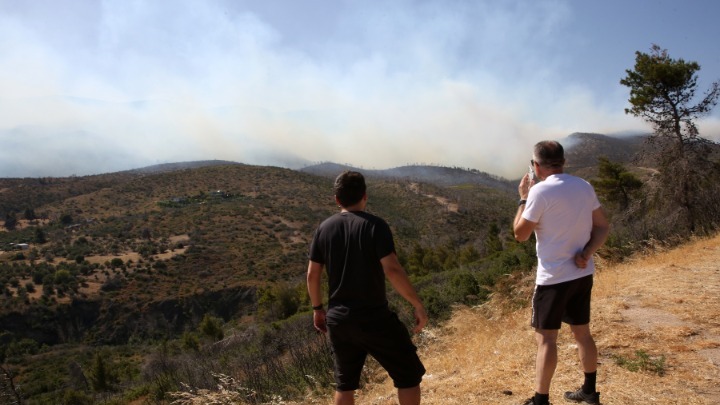 Η Περιφέρεια Αττικής συνδράμει στην κατάσβεση πυρκαγιάς στην Πάρνηθα