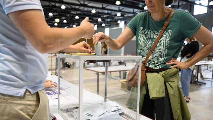 Λεπέν: Το στρατόπεδο Μακρόν πρακτικά αφανίστηκε – Κάλεσμα Μακρόν σε έναν «μεγάλο συνασπισμό» ενάντια στην ακροδεξιά