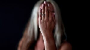 Ο υπ. Δικαιοσύνης Γ. Φλωρίδης ανακοίνωσε 14 μέτρα για την προστασία των θυμάτων ενδοοικογενειακής βίας