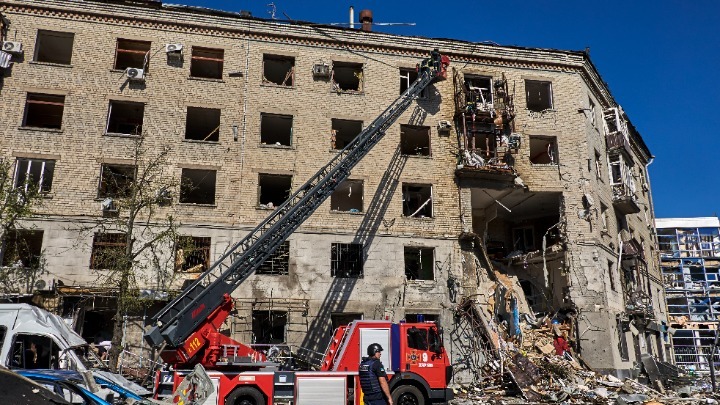 Ουκρανία: Τρεις νεκροί και 56 τραυματίες από τον ρωσικό βομβαρδισμό στο Χάρκοβο