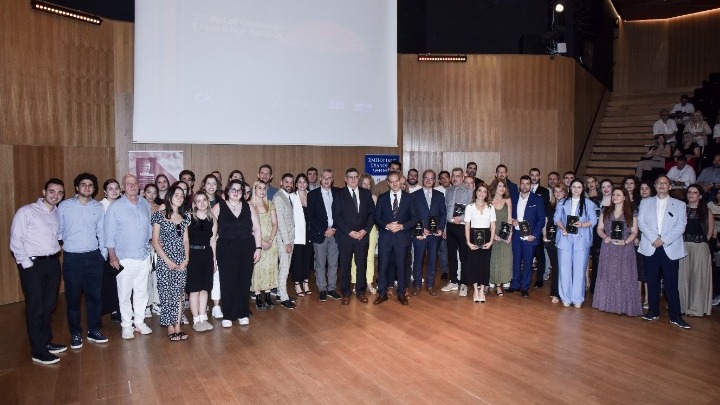 Ποιες επιχειρήσεις έλαβαν τα «βραβεία της εμπειρίας πελάτη» του Εμπορικού Συλλόγου Αθηνών σε συνεργασία με το Οικονομικό Πανεπιστήμιο Αθηνών