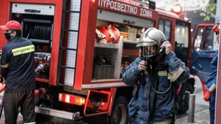 Πυρκαγιά σε επιχείρηση στο Μοσχάτο – Προειδοποιητικό μήνυμα του 112 για τους καπνούς
