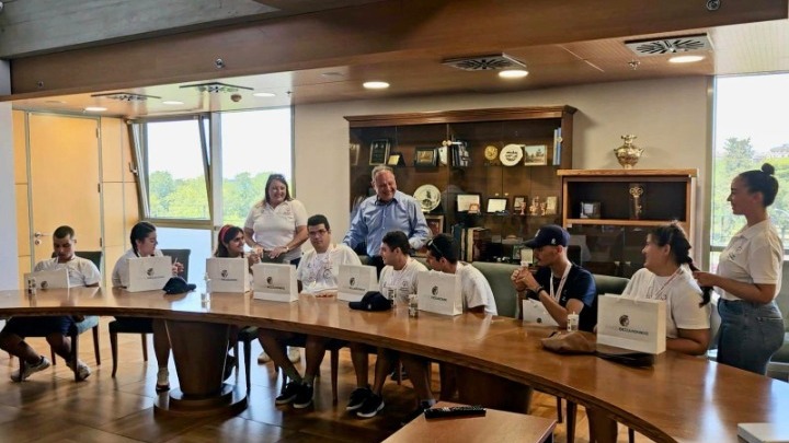 Την ομάδα κολύμβησης των Special Olympics Θεσσαλονίκης υποδέχθηκε ο  Στ. Αγγελούδης