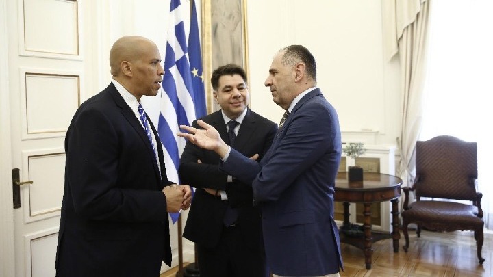 Το άριστο επίπεδο των ελληνοαμερικανικών σχέσεων επιβεβαιώθηκε στη συνάντηση Γ. Γεραπετρίτη με τον Αμερικανό γερουσιαστή Κόρι Μπούκερ
