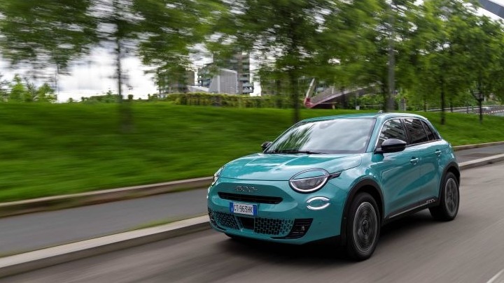 Το νέο Fiat 600 μπαίνει δυναμικά στην B-SUV κατηγορία και επαναπροσδιορίζει την ιταλική εταιρεία