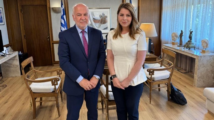 Τον Γ. Φλωρίδη συνάντησε η Κ. Παπακώστα για την ενίσχυση της κοινής προσπάθειας κατά της ενδοοικογενειακής βίας