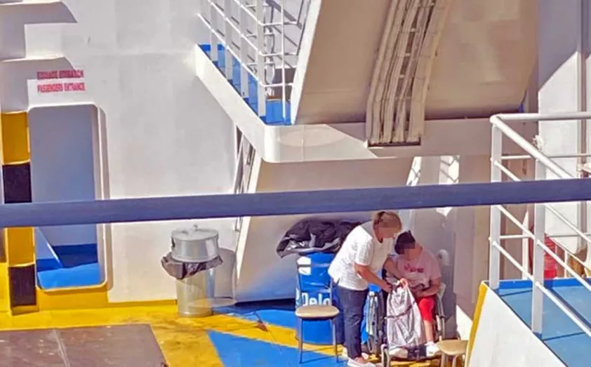 Τι απαντά το Λιμενικό για το παιδί ΑμεΑ που ταξίδεψε σε γκαράζ πλοίου
