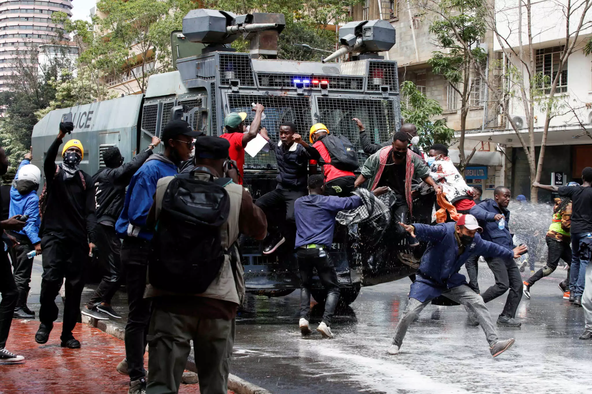 Κένυα: Αποσύρεται το φορολογικό νομοσχέδιο μετά τις διαδηλώσεις και τους νεκρούς στους δρόμους