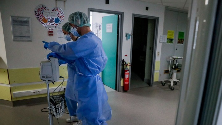 Παρόμοια σοβαρές με την αρχική μόλυνση οι επαναμολύνσεις με Covid-19