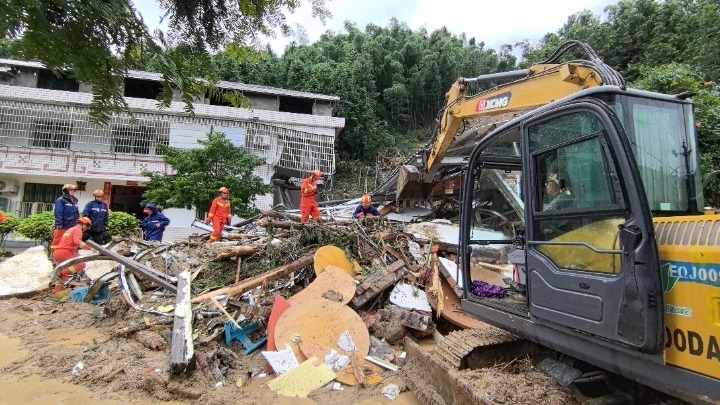 Τραγωδία με 12 νεκρούς από κατολίσθηση στη νότια Κίνα λόγω των ισχυρών βροχοπτώσεων