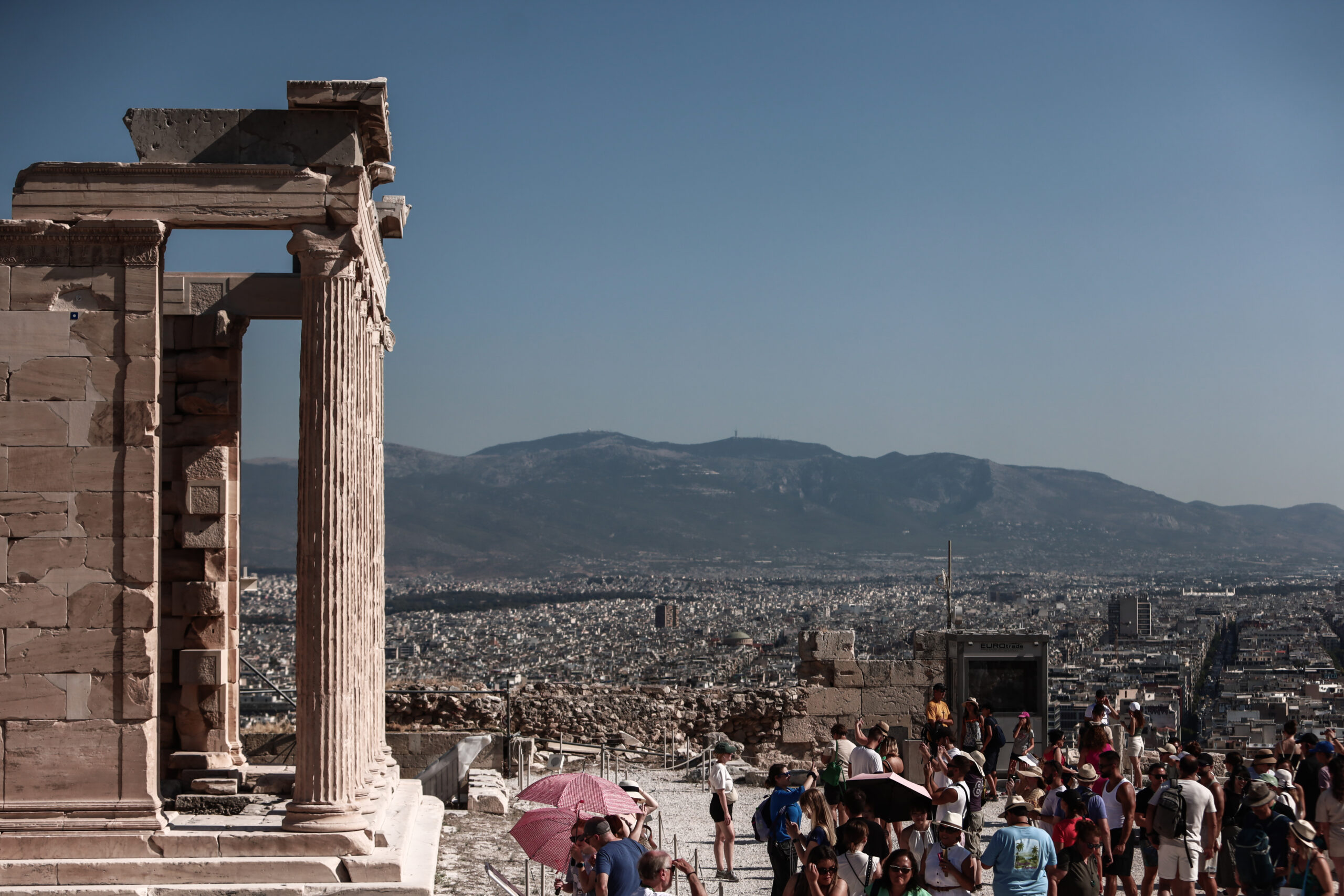 Καύσωνας: Κλειστοί όλοι οι αρχαιολογικοί χώροι από από τις 12:00 έως τις 17:00