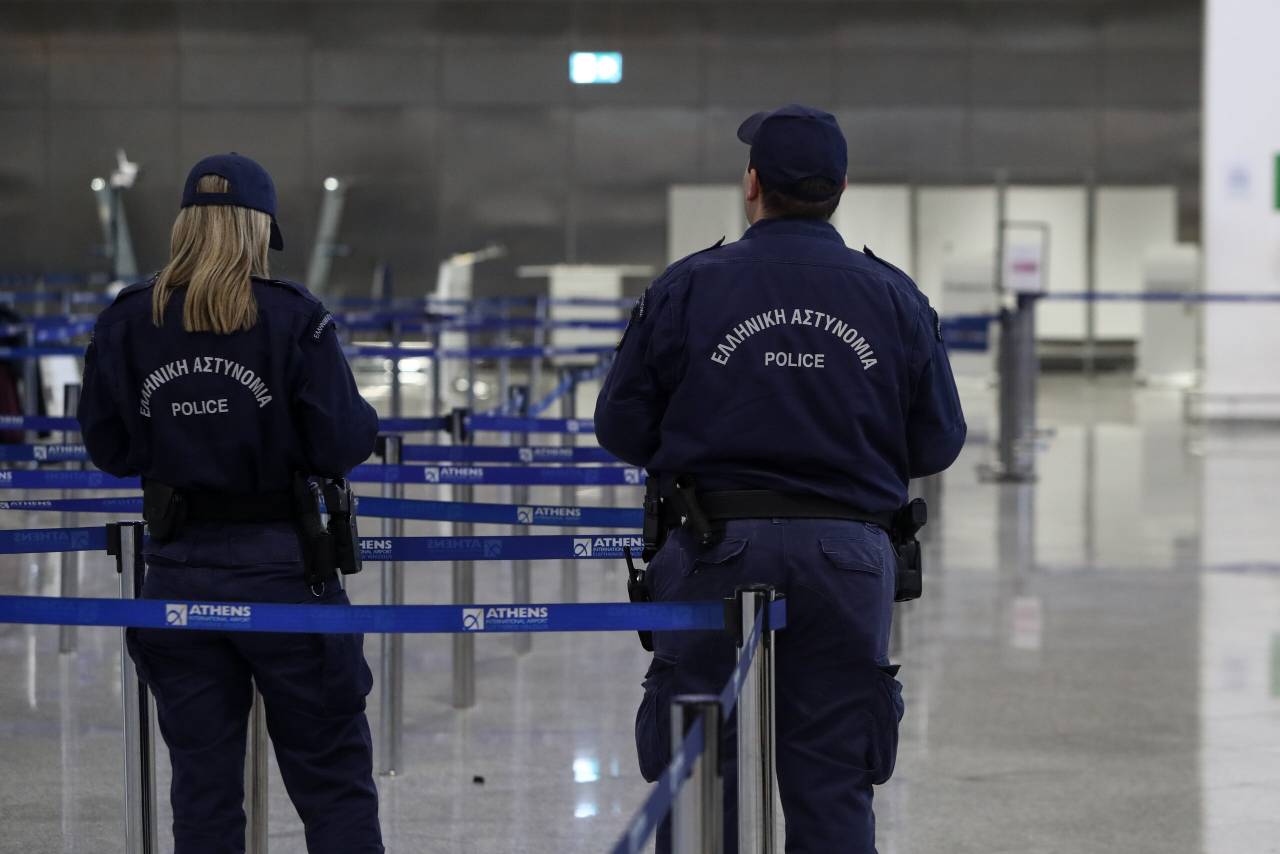 Αττική: Εξαρθρώθηκε κύκλωμα διακίνησης αλλοδαπών – Τους μετέφερε σε χώρες της ΕΕ με αεροπλάνα