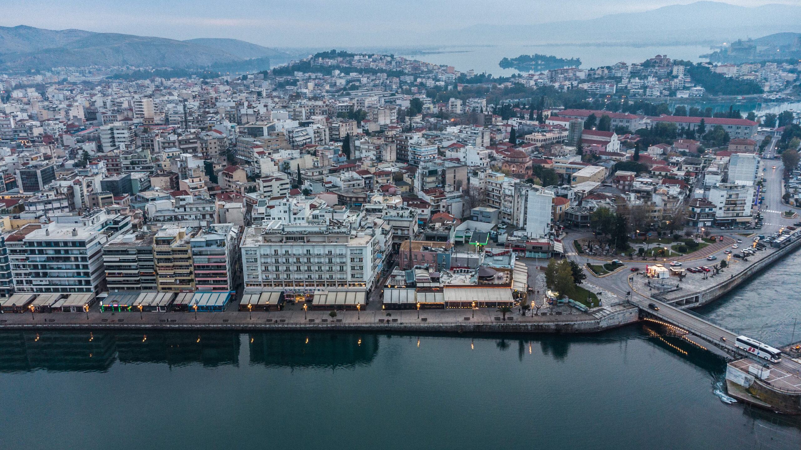 Εύβοια | Αντιδήμαρχος «πλακώθηκε» με υπάλληλο του δημαρχείου