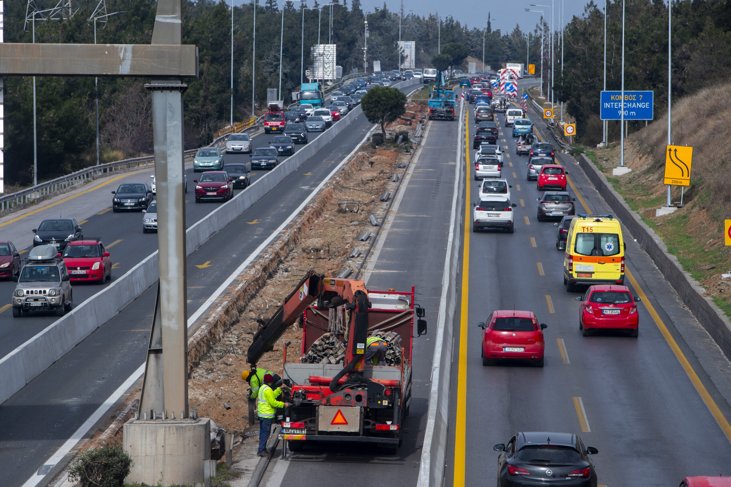 Θεσσαλονίκη: Τροχαίο με φορτηγό στον περιφερειακό – Ανετράπη και προκάλεσε μποτιλιάρισμα