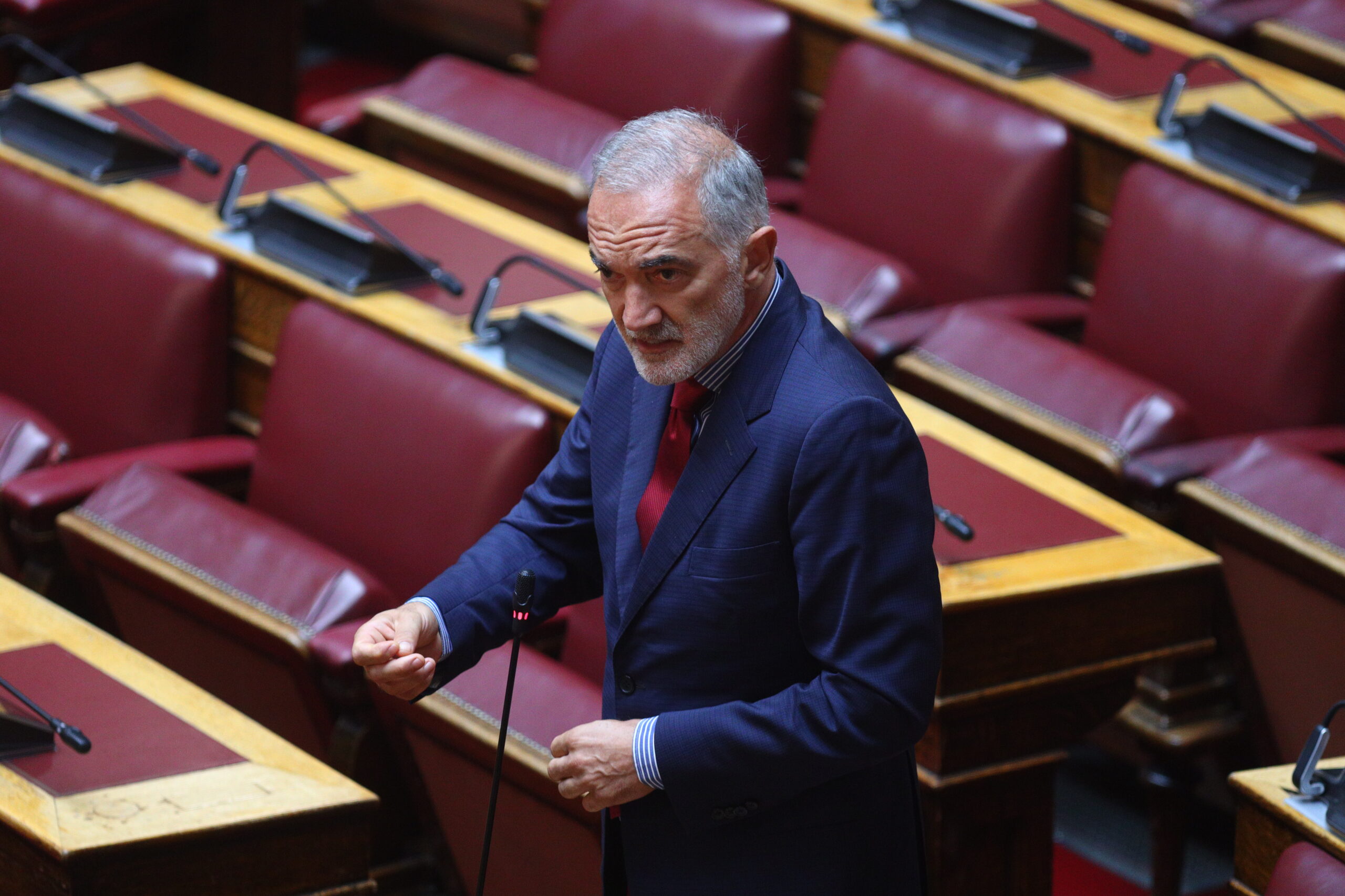 Μ. Σαλμάς: «Μέτρα για τις χρεώσεις των τραπεζών – Ο κόσμος δεν μπορεί να περιμένει»