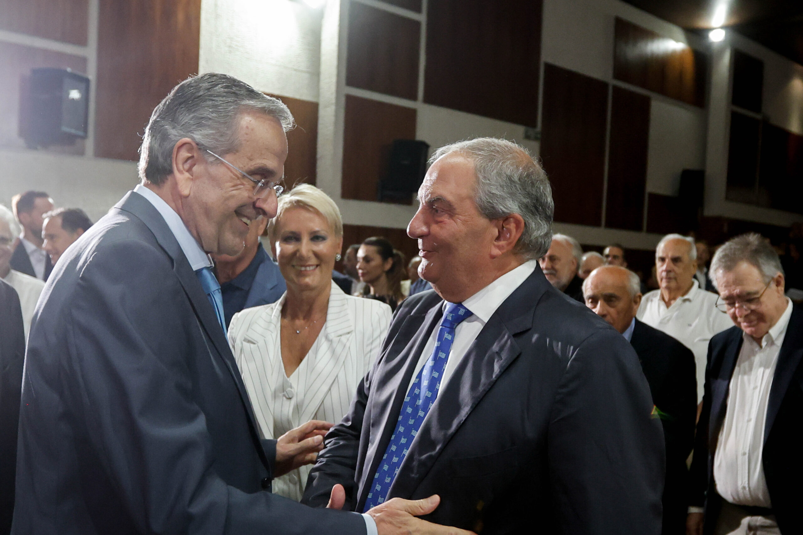 Σαμαράς και Καραμανλής πριόνισαν την πολιτική ηγεμονία του Κυριάκου Μητσοτάκη