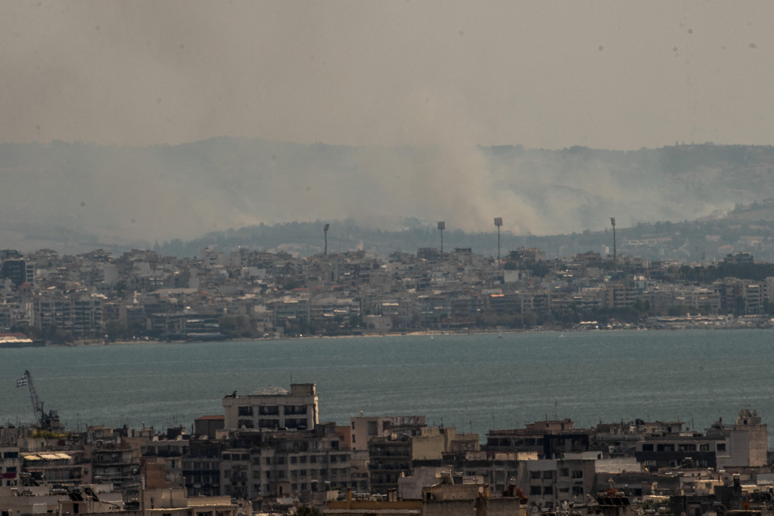 Θεσσαλονίκη | Υπό έλεγχο η φωτιά στον Τρίλοφο
