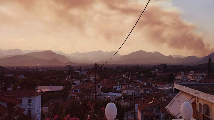 Χωρίς ενεργό μέτωπο η φωτιά στη Στιμάγκα Κορινθίας