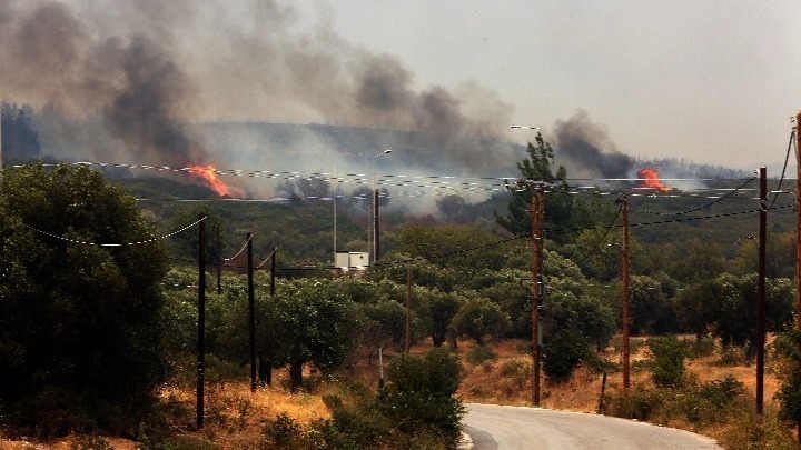 Διακόπτεται η κυκλοφορία οχημάτων στην Π.Ε.Ο. Θεσσαλονίκης-Ευζώνων εξαιτίας πυρκαγιάς