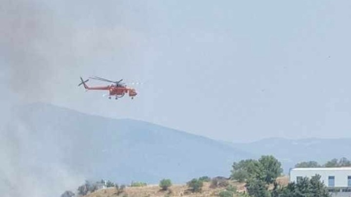 Διάσπαρτες εστίες στον Τρίλοφο, ένας πυροσβέστης στο νοσοκομείο