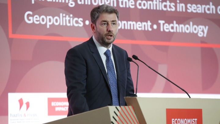 ECONOMIST-Νίκος Ανδρουλάκης: «Με την οικονομική πολιτική της κυβέρνησης αυξήθηκαν οι ανισότητες. Ο κ. Μητσοτάκης πρέπει να εξηγήσει γιατί δεν συγκρούστηκε με όσα κι όσους κρατούν την Ελλάδα πίσω»