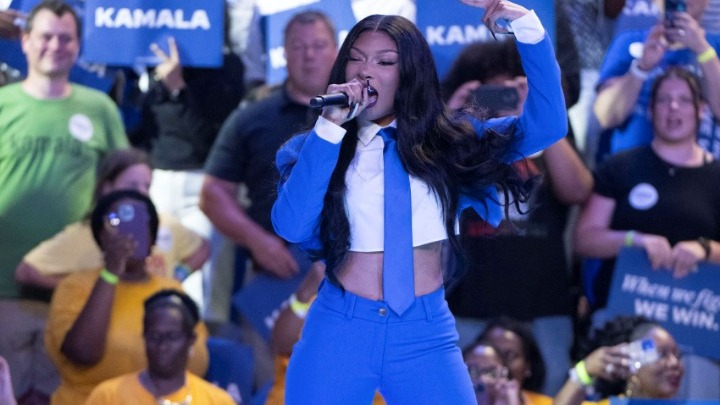 Η Megan Thee Stallion ερμήνευσε τις επιτυχίες της στη συγκέντρωση της Κάμαλα Χάρις