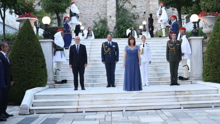 Η Σημασία της Δεξίωσης στο Προεδρικό για την Αποκατάσταση της Δημοκρατίας – Προσκλήσεις