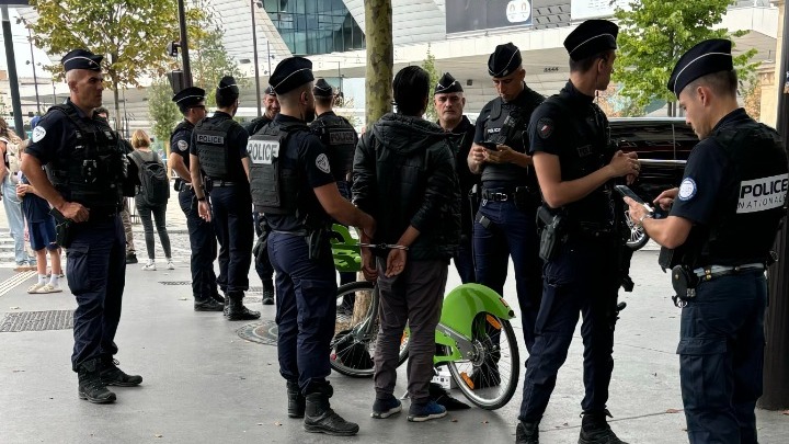 Σύλληψη έξω από το Κέντρο Τύπου των Ολυμπιακών Αγώνων Παρισιού 2024
