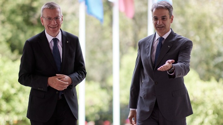 Συνάντηση του πρωθυπουργού με τον Πρόεδρο της Λετονίας – Κυρ. Μητσοτάκης: Οι γεωπολιτικές προκλήσεις που αντιμετωπίζουμε στην Ευρώπη καθιστούν αναγκαία την ισχυρότερη συνεργασία σε πολλά μέτωπα
