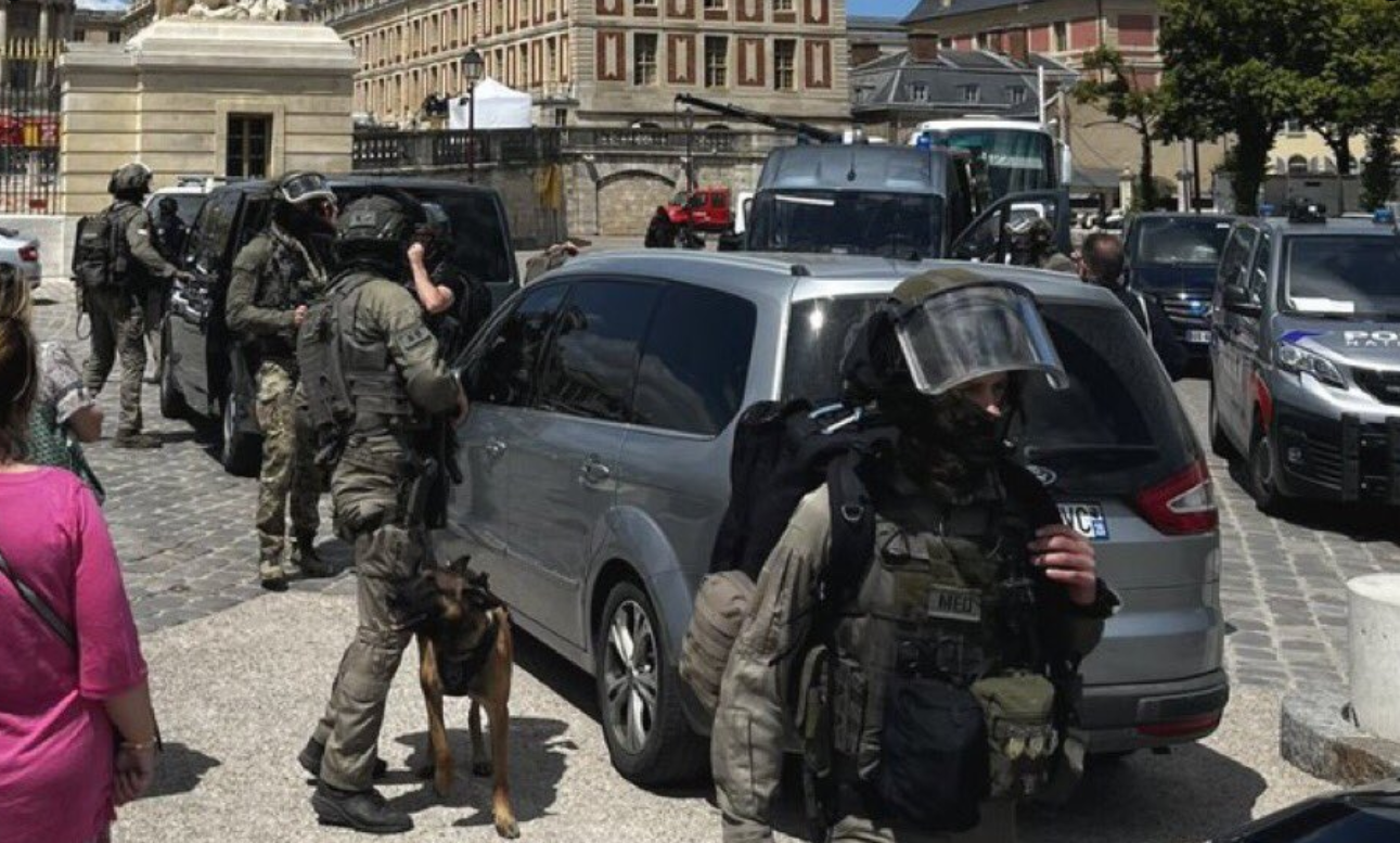 Γαλλία | Επίθεση με μαχαίρι σε τουρίστες στις Βερσαλλίες