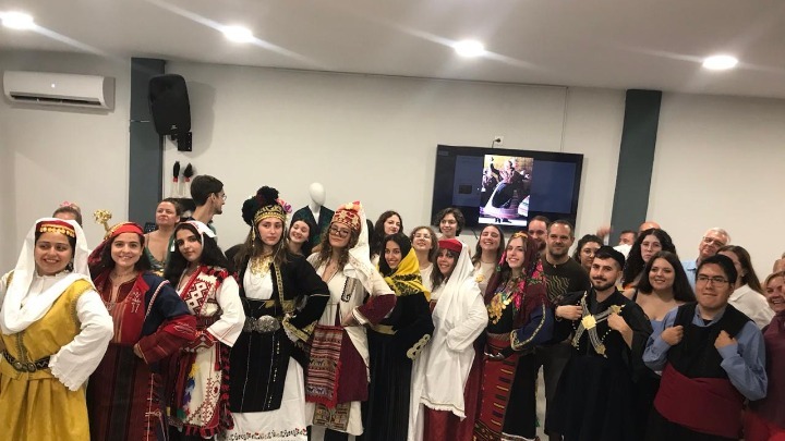 Ξένοι φοιτητές γνωρίσαν τον πολιτισμό της Ελλάδας από παραδοσιακές στολές