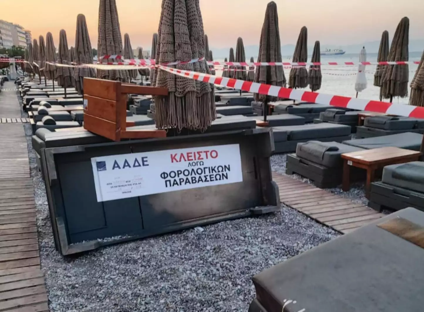 ΑΑΔΕ | Λουκέτα για φοροδιαφυγή σε beach bar της Ρόδου και γνωστό εστιατόριο στην Γιάλοβα