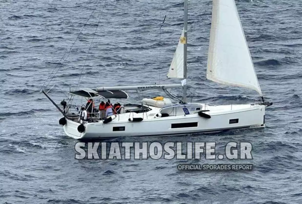 Σκόπελος: Ιστιοπλοϊκό πλέει ακυβέρνητο λόγω προβλήματος στο πηδάλιο