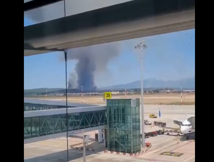 Τουρκία | Προσωρινά κλειστό το αεροδρόμιο της Σμύρνης λόγω δασικής πυρκαγιάς